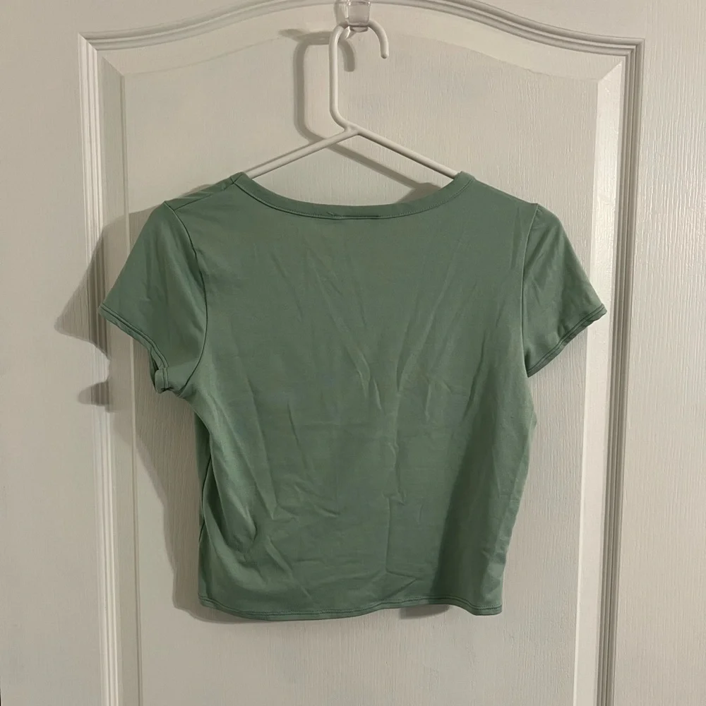 T Shirt Size S - Picture 2 of 3
